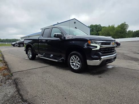 Used 2023 Chevrolet Silverado 1500 LT w/ Z71 Off-Road Package AWD/4WD image 6