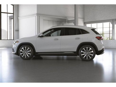 Used 2022 Mercedes-Benz GLA 250 4MATIC image 34