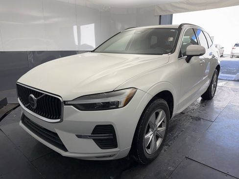 Used 2022 Volvo XC60 B5 Momentum image 8