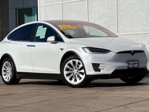 Used 2018 Tesla Model X 75D image 2