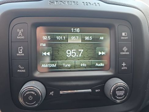 Used 2016 Jeep Renegade Latitude w/ Popular Equipment Group AWD/4WD image 23