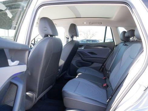 Used 2025 Volkswagen Tiguan SE image 17