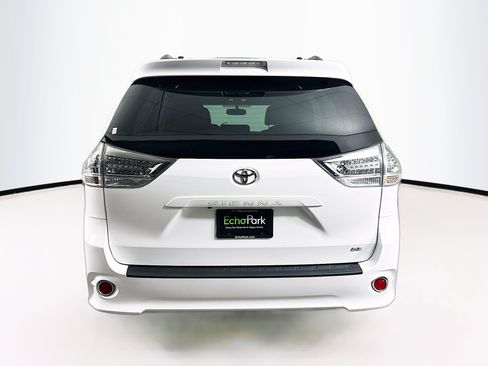 Used 2015 Toyota Sienna SE FWD image 7