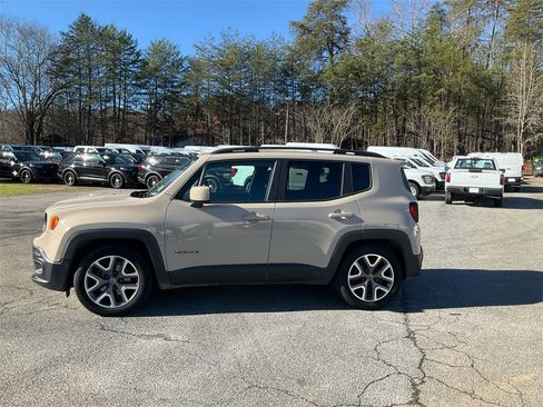 Used 2015 Jeep Renegade Latitude image 8