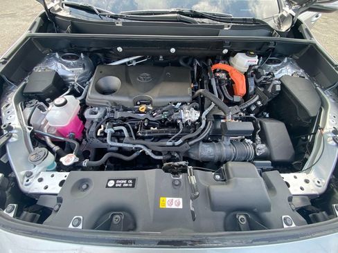 Used 2024 Toyota RAV4 XLE AWD/4WD image 30