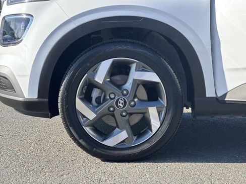 Used 2022 Hyundai Venue SEL image 12