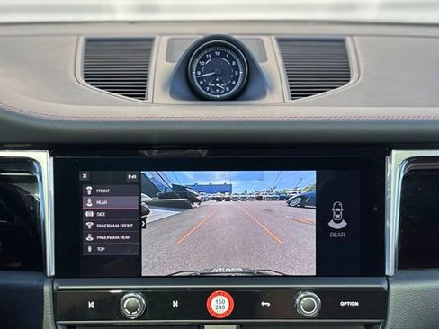 Used 2025 Porsche Macan AWD/4WD image 30
