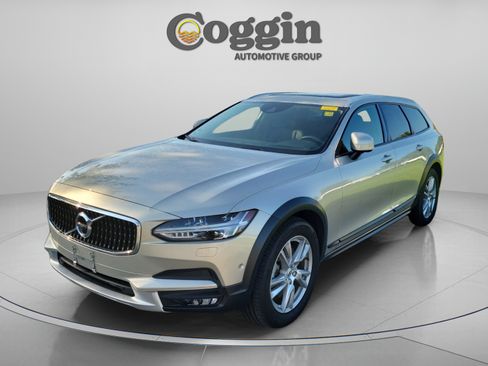 Used 2019 Volvo V90 T5 Cross Country AWD/4WD image 1