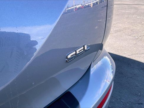 Used 2025 Mitsubishi Outlander SEL image 8