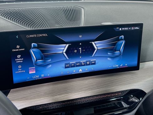 Used 2025 BMW 330i Sedan image 23