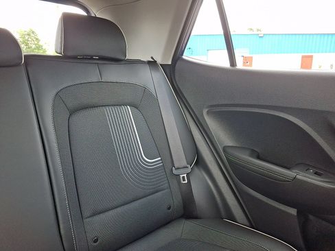 Certified 2023 Hyundai Venue Limited w/ Cargo Package FWD image 5