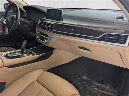 Used 2022 BMW 740i w/ Premium Package RWD image 22