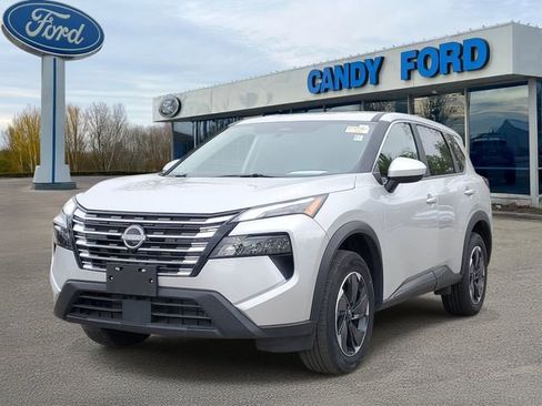 Used 2025 Nissan Rogue SV AWD/4WD image 2