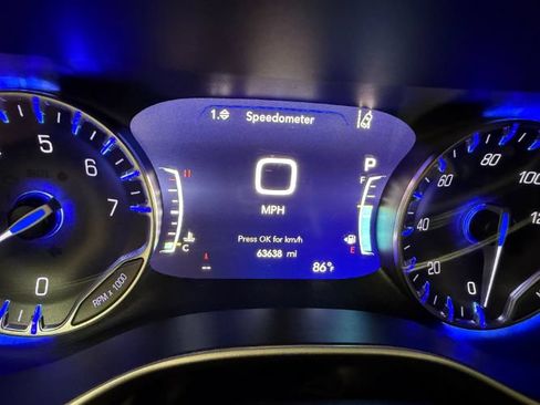 Used 2023 Chrysler Pacifica Touring-L FWD image 18
