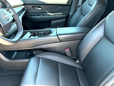 Used 2025 Nissan Murano SV AWD/4WD image 13