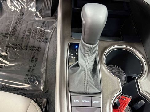 Used 2023 Toyota Camry SE w/ Cold Weather Package FWD image 21