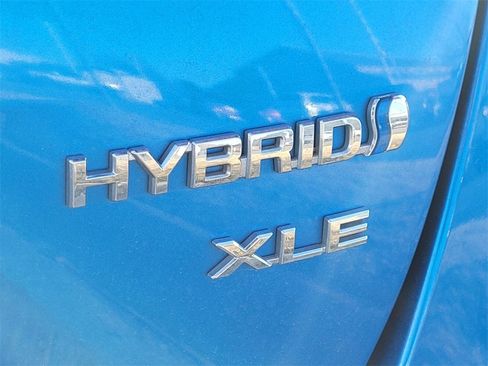 Used 2021 Toyota Prius XLE image 9