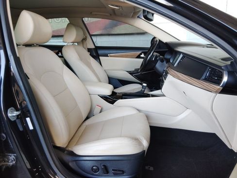 Used 2017 Kia Cadenza Technology FWD image 12