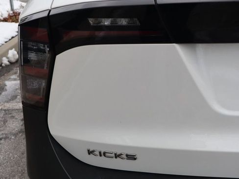 Certified 2025 Nissan Kicks SR image 27