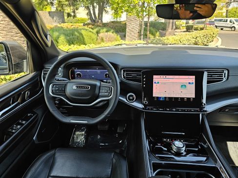 Used 2022 Jeep Wagoneer Series I image 21