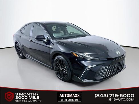 Used 2026 Toyota Camry SE FWD image 1