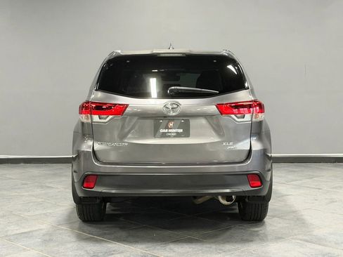 Used 2019 Toyota Highlander XLE AWD/4WD image 6