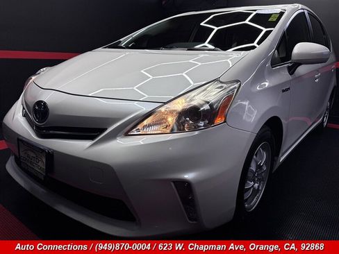 Used 2014 Toyota Prius V Two image 26