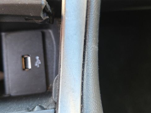 Used 2018 Ford Edge SE image 23