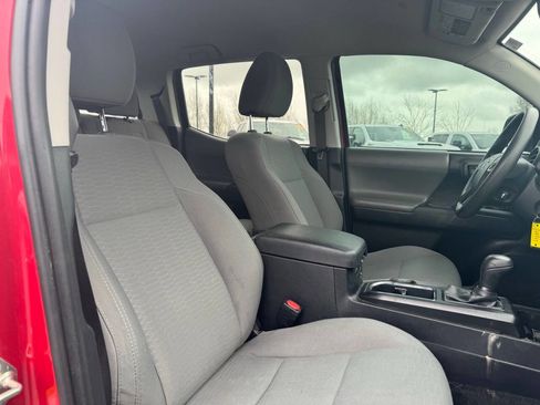 Used 2019 Toyota Tacoma SR image 16