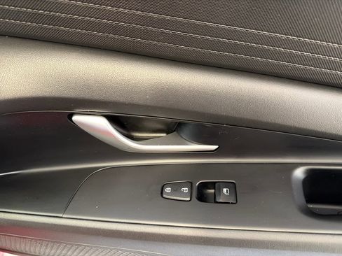 Used 2022 Hyundai Elantra SEL image 25