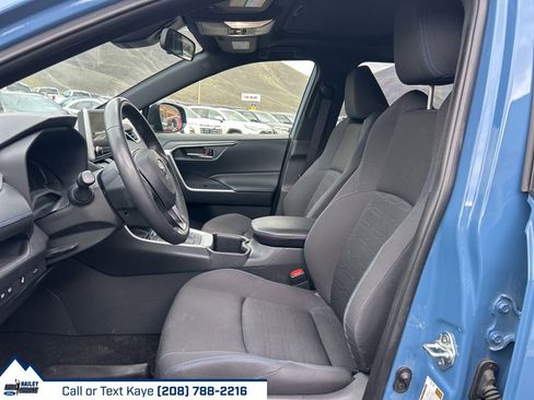 Used 2023 Toyota RAV4 SE w/ Convenience Package image 16