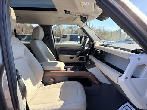 Used 2023 Land Rover Defender 110 SE image 16