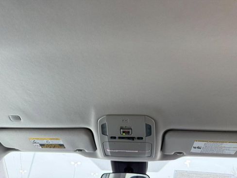 Used 2022 Toyota Highlander L image 16