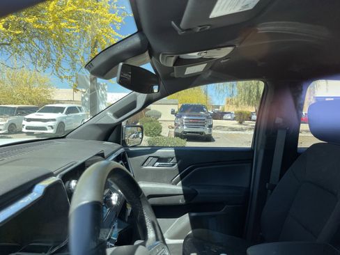 Used 2025 GMC Canyon Elevation image 11