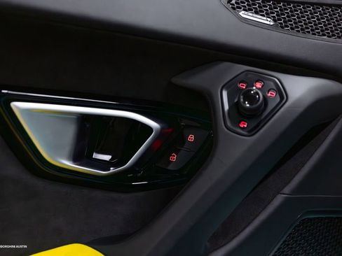 Used 2022 Lamborghini Huracan EVO image 16