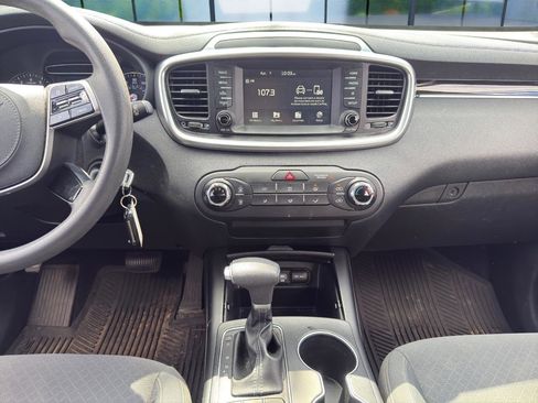 Used 2020 Kia Sorento LX image 15