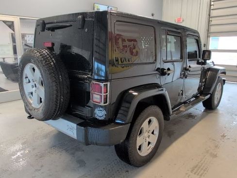 Used 2011 Jeep Wrangler Unlimited Sahara w/ Dual Top Group AWD/4WD image 5