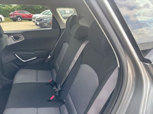 Used 2025 Kia Soul LX w/ LX Technology Package image 36