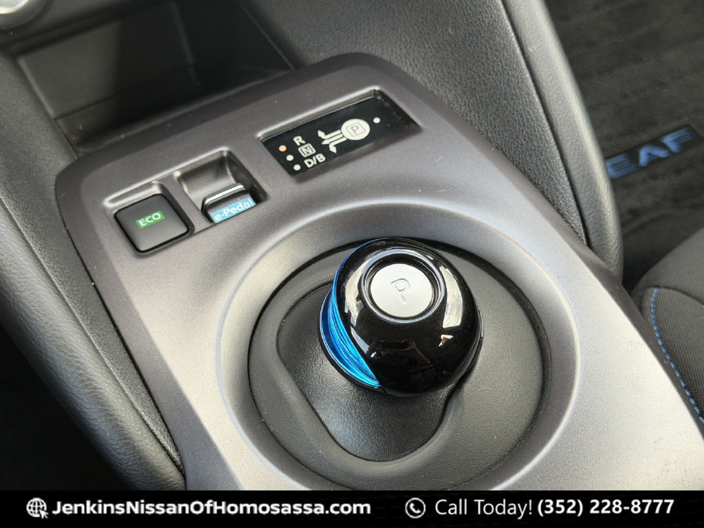 Certified 2025 Nissan Leaf S FWD image 38