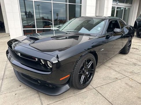 Used 2023 Dodge Challenger R/T w/ Plus Package image 7