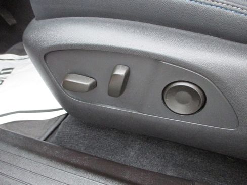 Used 2025 Chevrolet Equinox EV LT w/ Convenience Package image 14