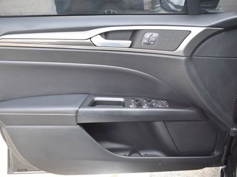 Used 2017 Ford Fusion SE image 17