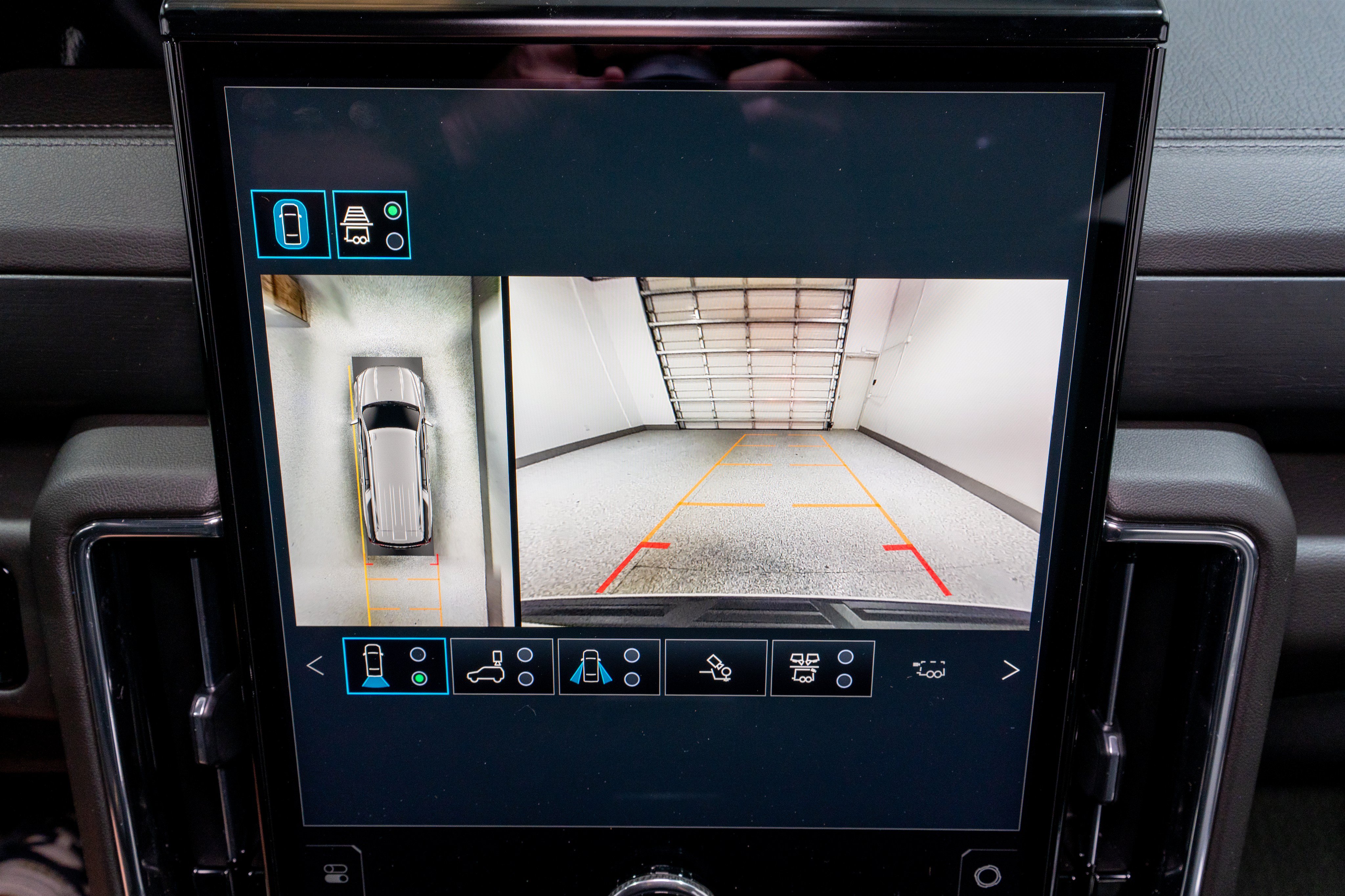 Used 2025 GMC Yukon XL Denali w/ Advanced Technology Package AWD/4WD image 23