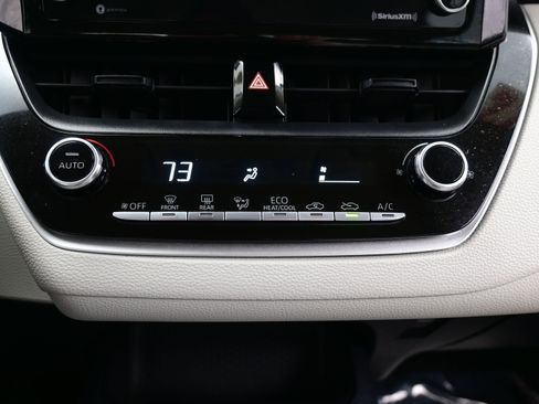 Used 2022 Toyota Corolla LE image 19