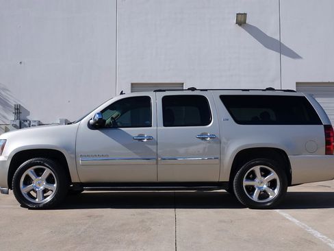 Used 2014 Chevrolet Suburban LTZ image 15