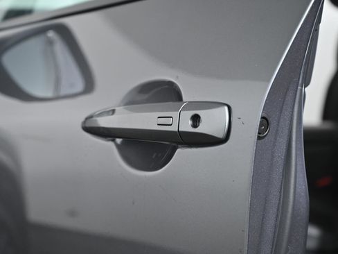 Used 2024 Nissan Rogue Platinum image 12