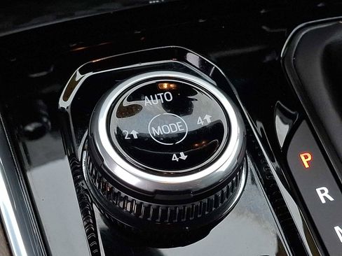 Certified 2025 GMC Canyon Denali image 27