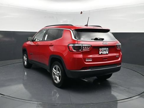 Used 2024 Jeep Compass Latitude AWD/4WD image 6