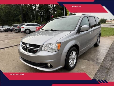 Used 2019 Dodge Grand Caravan SXT FWD image 2