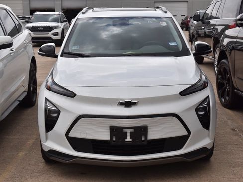 Used 2023 Chevrolet Bolt EUV Premier w/ Sun & Sound Package FWD image 3